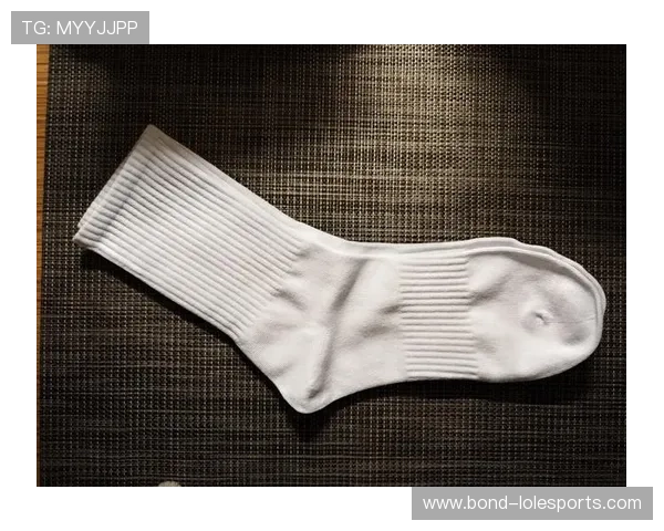 足球球星专属袜子揭秘 如何选择合适的袜子提升运动表现